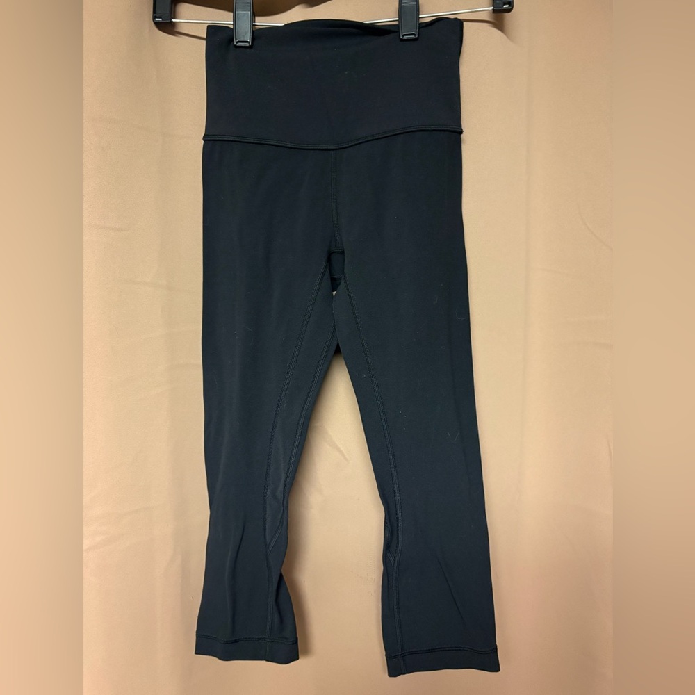Lululemon Women’s High Rise Crop Athletic Leggings Size 2 Black Stretch